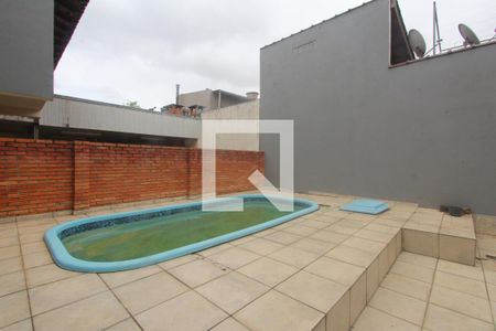 Casa à venda com 245m², 5 quartos e 4 vagas Casa à venda com 245m², 5 quartos e 4 vagasPiscina