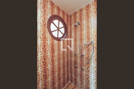 Casa à venda com 245m², 5 quartos e 4 vagas Casa à venda com 245m², 5 quartos e 4 vagasBanheiro suite