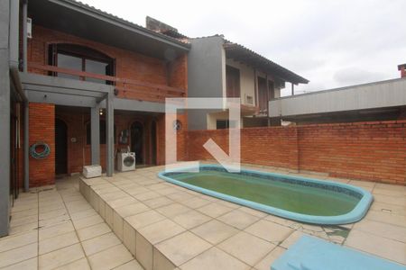 Casa à venda com 245m², 5 quartos e 4 vagas Casa à venda com 245m², 5 quartos e 4 vagasPiscina