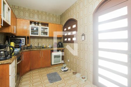 Casa à venda com 245m², 5 quartos e 4 vagas Casa à venda com 245m², 5 quartos e 4 vagasCozinha