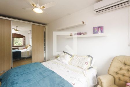 Casa à venda com 245m², 5 quartos e 4 vagas Casa à venda com 245m², 5 quartos e 4 vagasQuarto 4