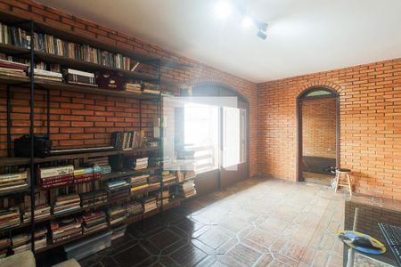 Casa à venda com 245m², 5 quartos e 4 vagas Casa à venda com 245m², 5 quartos e 4 vagasQuarto 1