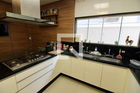 Casa de condomínio à venda com 320m², 5 quartos e 2 vagasCozinha