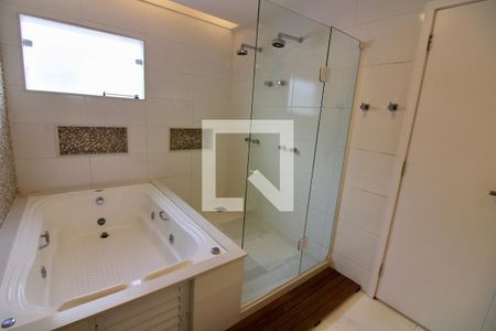 Casa de condomínio à venda com 320m², 5 quartos e 2 vagasBanheiro da Suíte 1