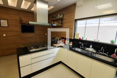 Casa de condomínio à venda com 320m², 5 quartos e 2 vagasCozinha