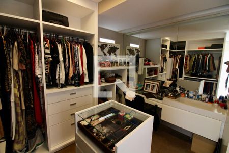 Casa de condomínio à venda com 320m², 5 quartos e 2 vagasCloset da suíte 1