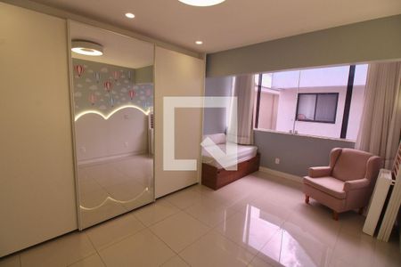 Casa de condomínio à venda com 320m², 5 quartos e 2 vagasSuíte 2