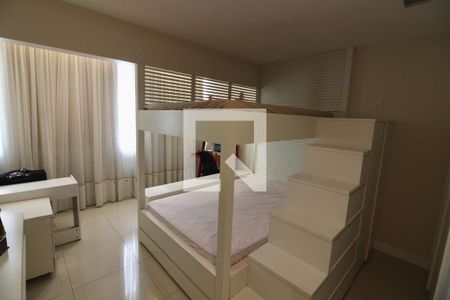 Casa de condomínio à venda com 320m², 5 quartos e 2 vagasSuíte 3