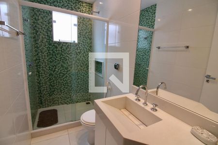 Casa de condomínio à venda com 320m², 5 quartos e 2 vagasBanheiro da Suíte 3