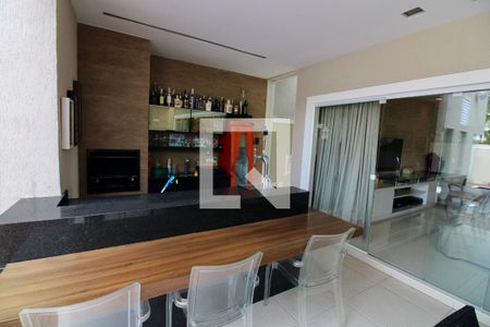 Casa de condomínio à venda com 320m², 5 quartos e 2 vagasChurrasqueira