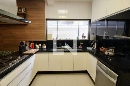 Casa de condomínio à venda com 320m², 5 quartos e 2 vagasCozinha