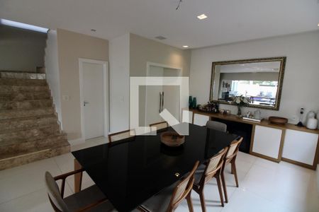 Casa de condomínio à venda com 320m², 5 quartos e 2 vagasSala