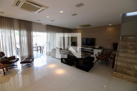 Casa de condomínio à venda com 320m², 5 quartos e 2 vagasSala