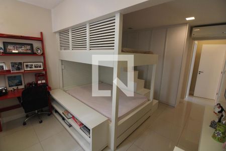 Casa de condomínio à venda com 320m², 5 quartos e 2 vagasSuíte 3