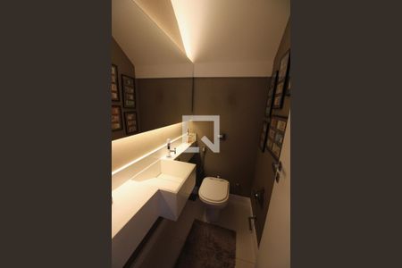 Casa de condomínio à venda com 320m², 5 quartos e 2 vagasLavabo