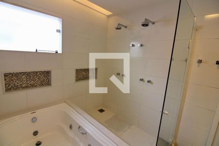 Casa de condomínio à venda com 320m², 5 quartos e 2 vagasBanheiro da Suíte 1