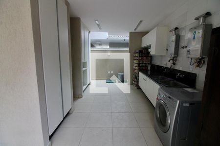 Casa de condomínio à venda com 320m², 5 quartos e 2 vagasÁrea de Serviço