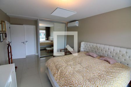 Casa de condomínio à venda com 320m², 5 quartos e 2 vagasSuite 1