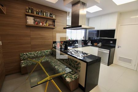 Casa de condomínio à venda com 320m², 5 quartos e 2 vagasCozinha