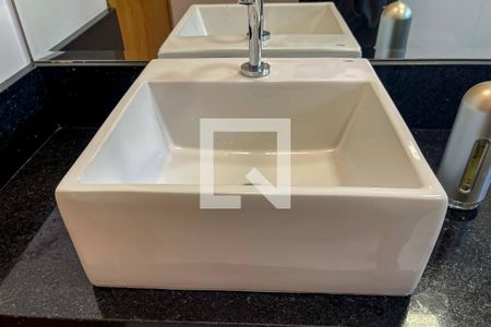 Casa à venda com 213m², 6 quartos e 1 vagaBanheiro 