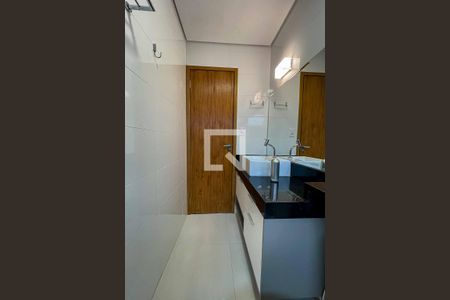 Casa à venda com 213m², 6 quartos e 1 vagaBanheiro 