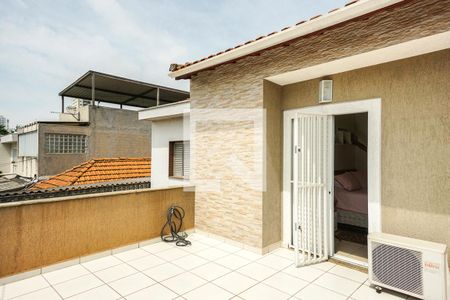 Casa à venda com 200m², 4 quartos e 2 vagas Casa à venda com 200m², 4 quartos e 2 vagasTerraço