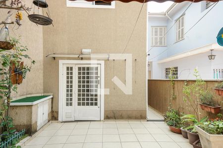 Casa à venda com 200m², 4 quartos e 2 vagas Casa à venda com 200m², 4 quartos e 2 vagasQuintal