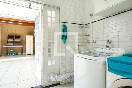 Casa à venda com 200m², 4 quartos e 2 vagas Casa à venda com 200m², 4 quartos e 2 vagasÁrea de serviço