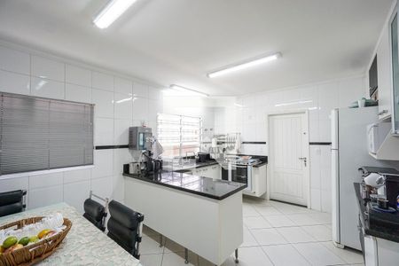 Casa à venda com 200m², 4 quartos e 2 vagas Casa à venda com 200m², 4 quartos e 2 vagasCopa e cozinha