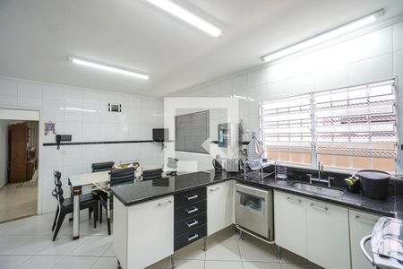 Casa à venda com 200m², 4 quartos e 2 vagas Casa à venda com 200m², 4 quartos e 2 vagasCopa e cozinha