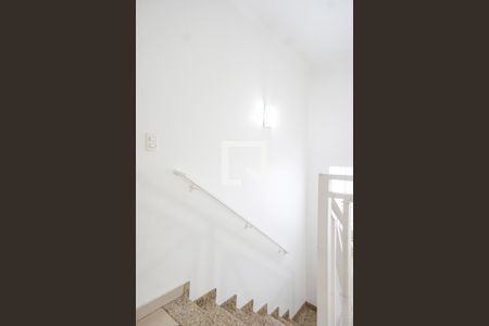 Casa à venda com 200m², 4 quartos e 2 vagas Casa à venda com 200m², 4 quartos e 2 vagasHall da escada