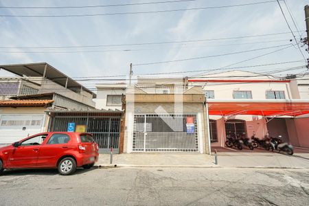 Casa à venda com 200m², 4 quartos e 2 vagas Casa à venda com 200m², 4 quartos e 2 vagasFachada