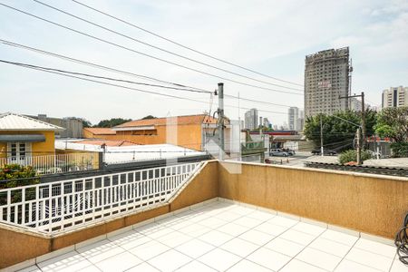 Casa à venda com 200m², 4 quartos e 2 vagas Casa à venda com 200m², 4 quartos e 2 vagasTerraço