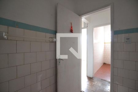 Banheiro de kitnet/studio para alugar com 1 quarto, 41m² em Centro Histórico, Porto Alegre