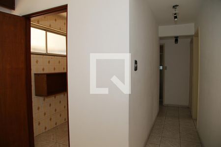 Corredor  de apartamento à venda com 3 quartos, 77m² em Alto de Pinheiros, São Paulo