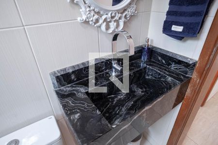 Apartamento à venda com 112m², 2 quartos e 1 vaga Apartamento à venda com 112m², 2 quartos e 1 vagaBanheiro social