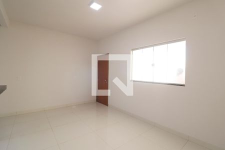 Sala de casa para alugar com 2 quartos, 130m² em Residencial Paulo Estrela, Goiânia