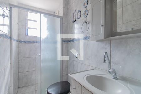 Banheiro de apartamento à venda com 1 quarto, 43m² em Santo Antônio, Porto Alegre
