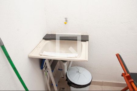 Casa à venda com 65m², 2 quartos e 1 vagaÁrea de Serviço