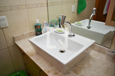 Banheiro da Suíte de casa de condomínio para alugar com 3 quartos, 125m² em Vila Nova Mazzei, São Paulo