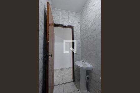 Banheiro Social de casa para alugar com 1 quarto, 26m² em Vila Esperança, São Paulo