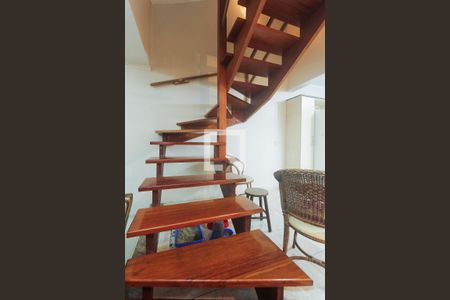 Escadas de casa de condomínio à venda com 3 quartos, 224m² em Jardim Itu, Porto Alegre