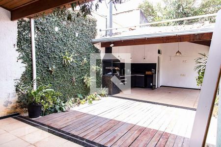 Casa à venda com 350m², 3 quartos e 3 vagas