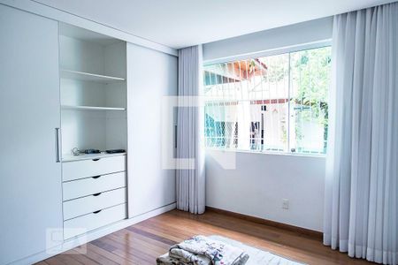 Casa à venda com 350m², 3 quartos e 3 vagas