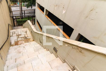 Apartamento para alugar com 185m², 3 quartos e 3 vagasEscada de Acesso ao Prédio