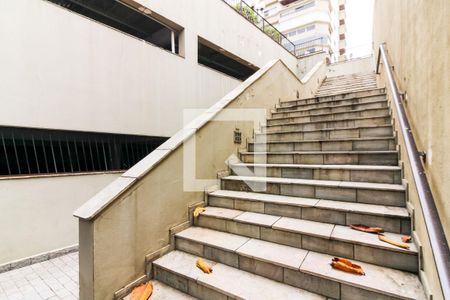 Apartamento para alugar com 185m², 3 quartos e 3 vagasEscada de Acesso ao Prédio