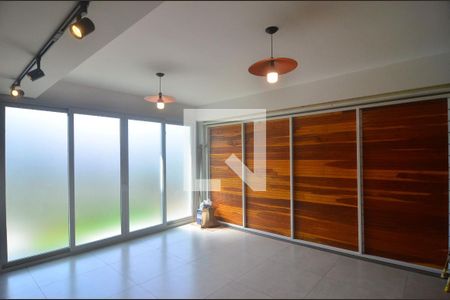 Casa à venda com 170m², 3 quartos e 3 vagasGaragem