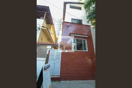 Casa para alugar com 180m², 2 quartos e sem vaga Casa para alugar com 180m², 2 quartos e sem vagaFachada