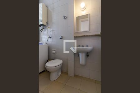 Banheiro de kitnet/studio para alugar com 1 quarto, 18m² em Perdizes, São Paulo