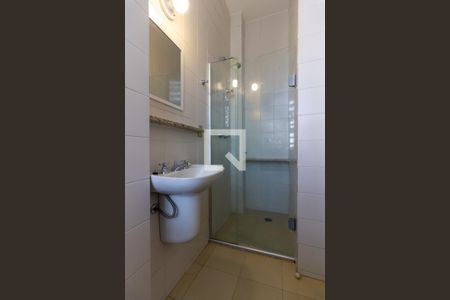 Banheiro de kitnet/studio para alugar com 1 quarto, 18m² em Perdizes, São Paulo